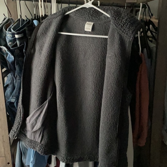 PINK Victoria’s Secret NWOT Sherpa Vest size Small - Picture 4 of 4